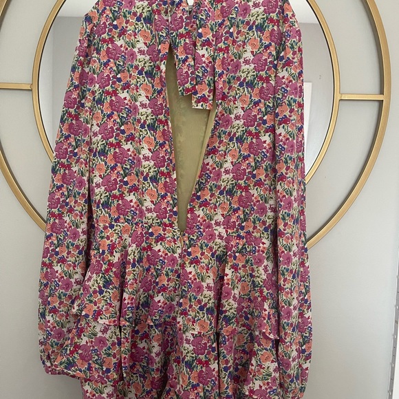 VICI XS FLORAL ROMPER Endless Rose NWT beautiful - Picture 5 of 9